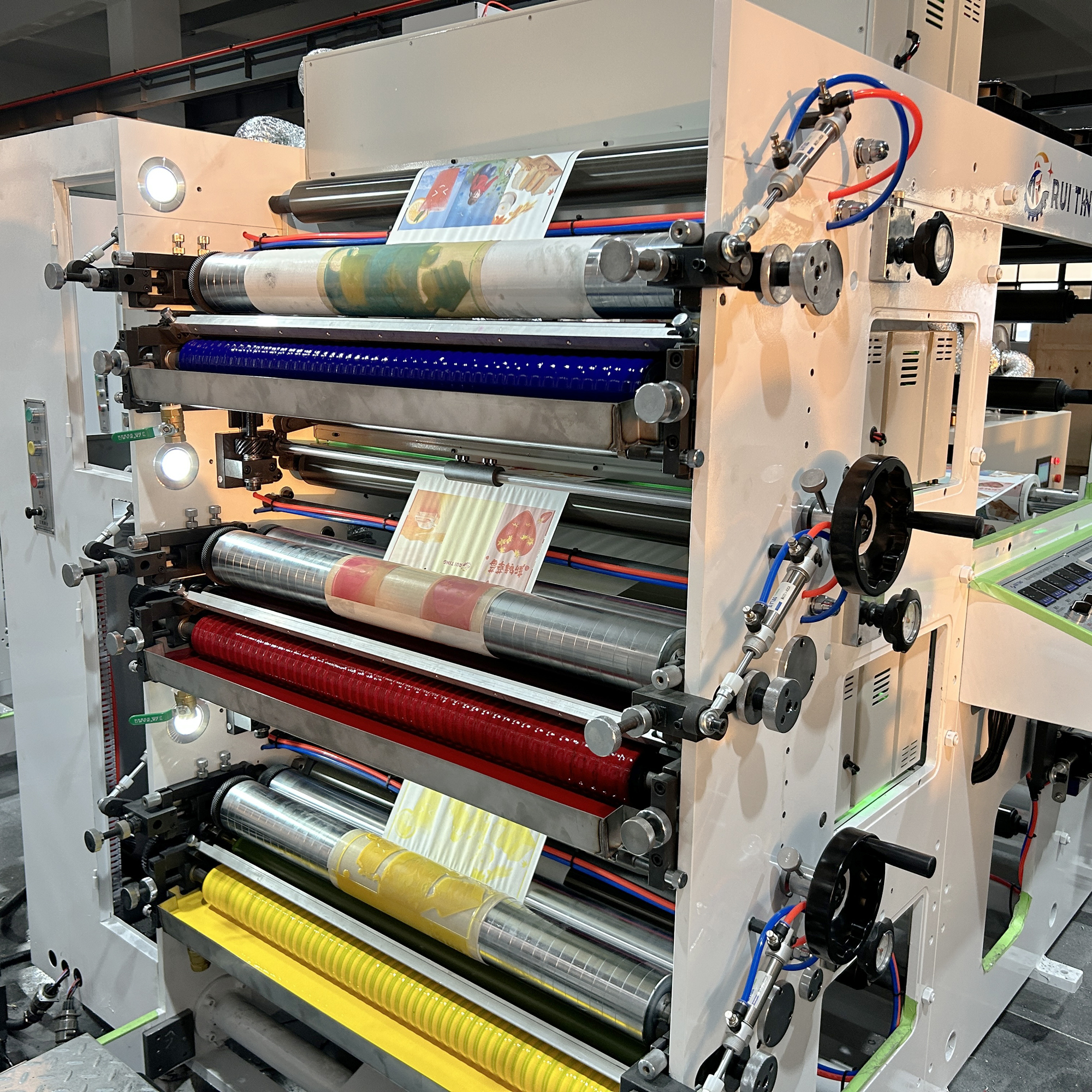 <span style="color:#ffffff;">Máquina de impresión flexográfica apiladora</span>